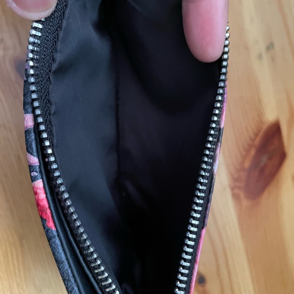 🌸GUESS wallet🌸 - Picture 14 of 15